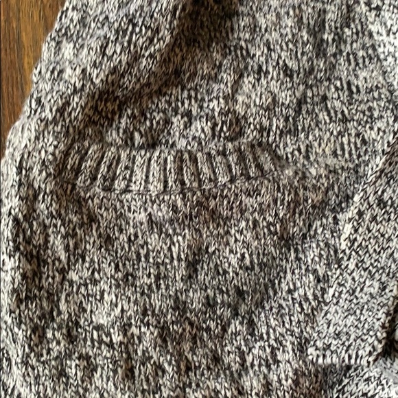 Hooded sweater. H&M. Worn once. - Picture 4 of 5